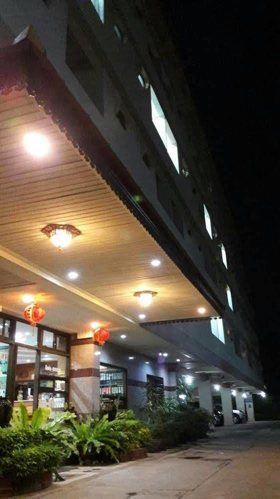Veerasuda Condotel Ratchaburi Exteriör bild